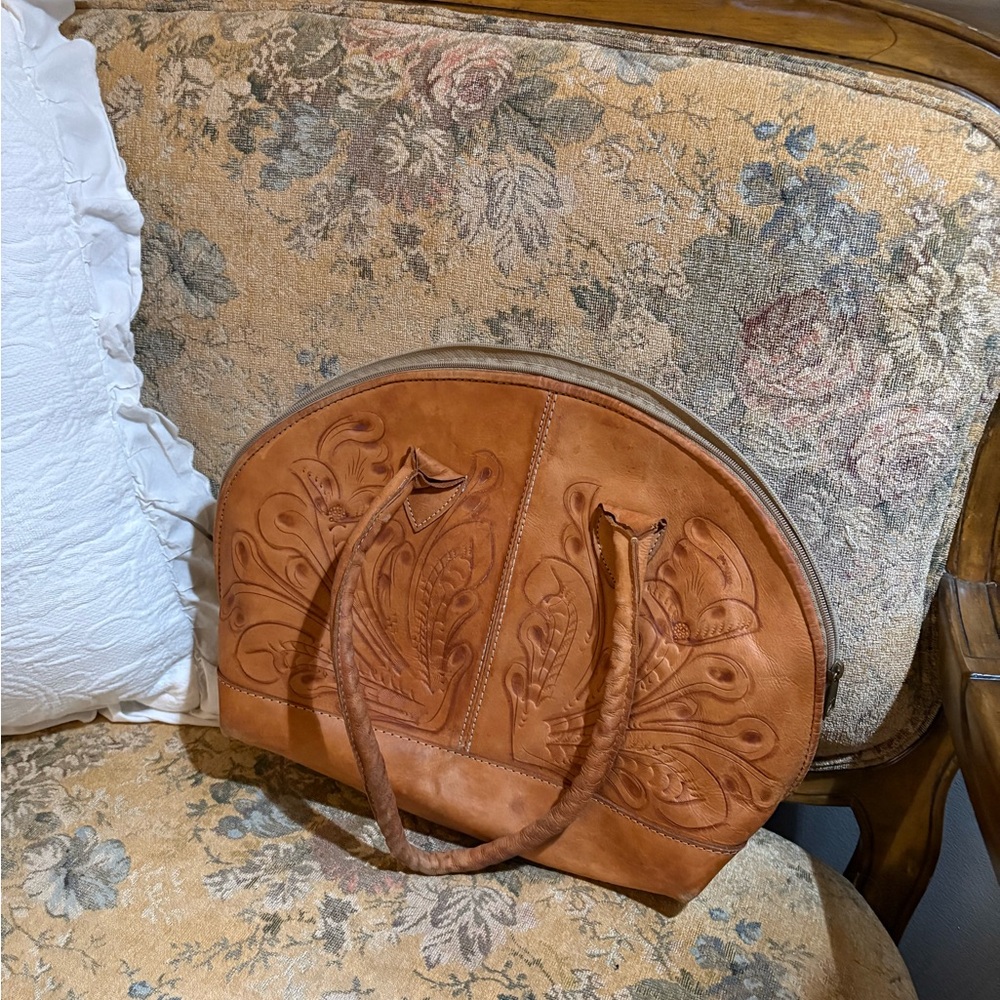 Elegant Tan Leather Handbag